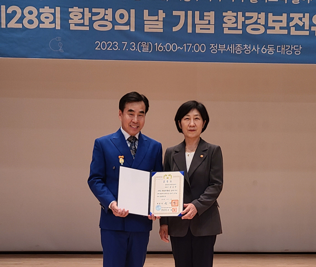 안상규 ㈜안상규벌꿀 대표,환경의 날 기념 대통령 표창