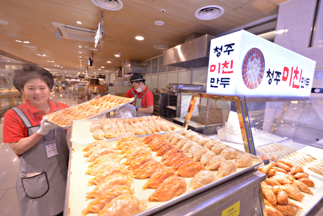 [포토뉴스]극강의 불맛, 청주 미친만두 대백프라자에 첫 선