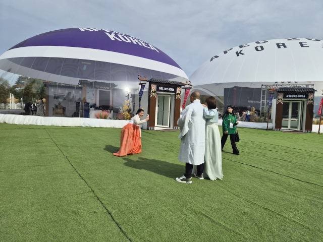 [경주APEC] 한식·한글·한지·한복·한옥 5韓에 매료된 APEC 손님들…베리굿! 뷰티풀!