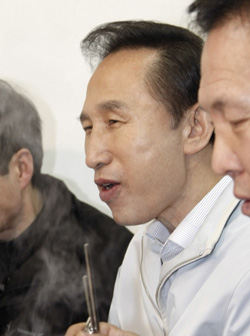 李대통령, 농협 하나로마트등 민생현장 점검