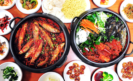 ´민물나라´ - “얼큰한 국물… 진짜 자연산 맛보세요”