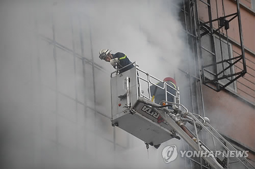 베트남 하노이 노래방 화재로 13명 사망