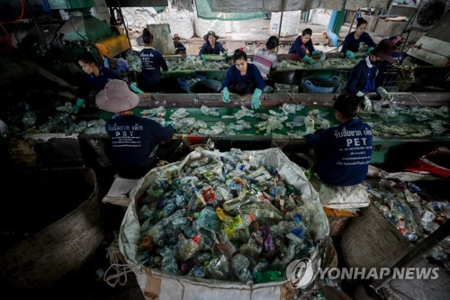 THAILAND PHOTO SET PLASTIC WASTE