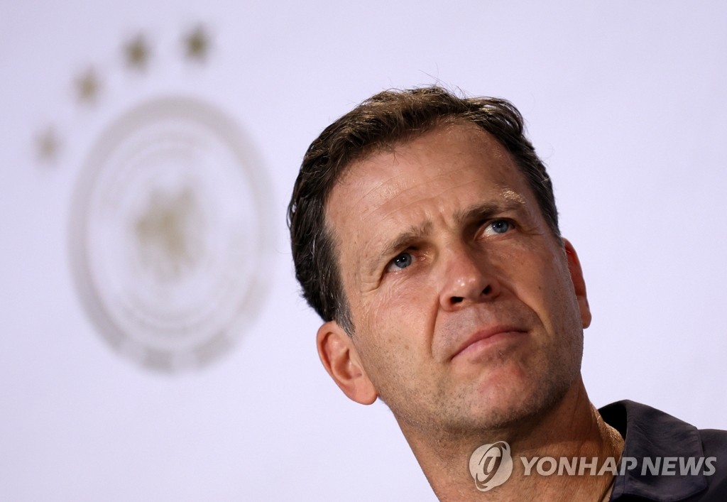 비어호프 獨축구대표팀 단장, 2연속 조별리그 탈락에 사퇴