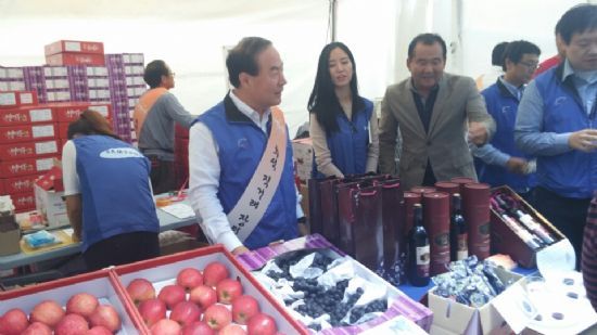 삼성 사장단, 직거래장터 일일점장으로 변신