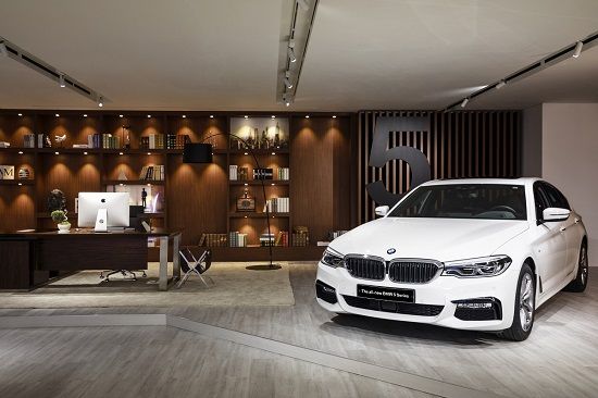 BMW 뉴 5시리즈는 어떻게 39층에 올라갔을까