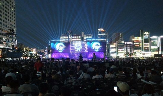 1만명 몰린 ‘스타크래프트 리마스터’ 행사, 부산 광안리 ‘후끈’