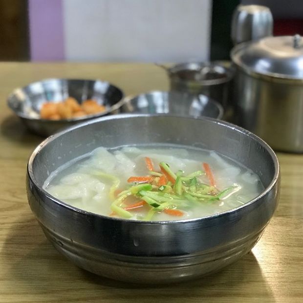 손맛에 정성은 덤...쫄깃하고 따뜻한 수제비 맛집