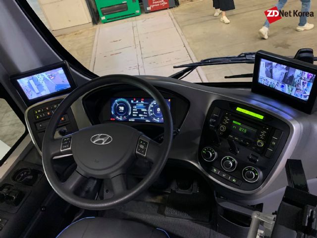 현대차, 70인승 2층 전기버스 공개..주행거리 300km