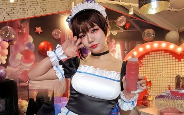 스마일게이트 에픽세븐, 메이드카페로 시선집중