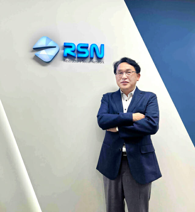 AI 강자 알에스엔, 글로벌 MI 첫 출격…내년 상장 추진 가속