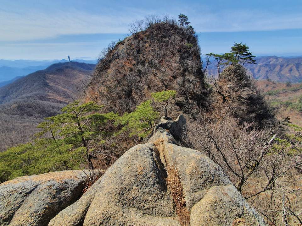 [5월 마운스토리 가리산] 土山에 정상 부위만 볏짚 쌓은 듯 봉긋한 岳山