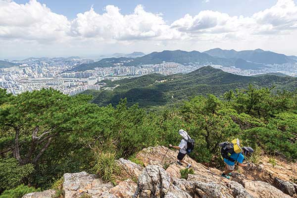 [초보기자의 초강수] 금정·백양산 아우르는 27km 도시와 바다의 매력 모두 갖춰