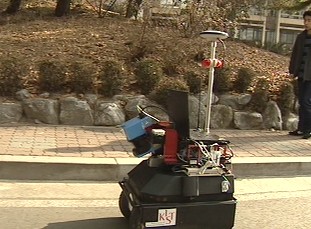 순찰도 길 찾기도 척척…경비로봇 시큐로
