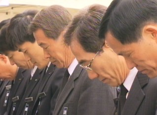 마지막 길 보며 시민들도 눈시울…편히 쉬세요