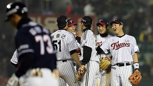 LG, 두산에 역전승…잠실 라이벌전 기선제압