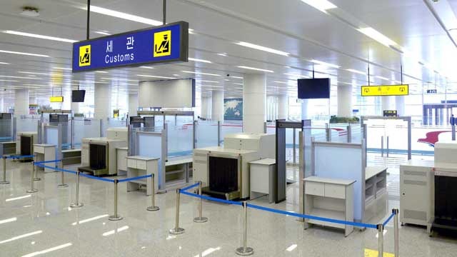 [슬라이드 포토] 북한 옛 청사의 6배 평양국제공항 신청사 준공식
