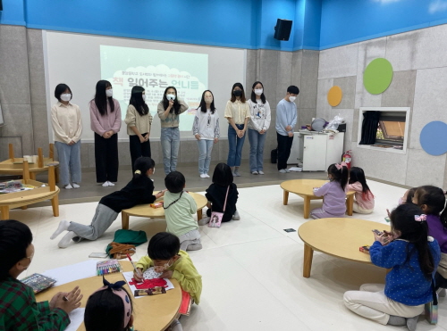 남양주시 진접도서관, 책 읽어 주는 언니들 운영