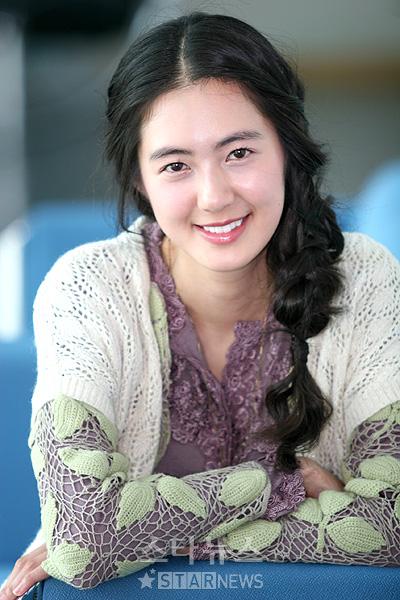 [포토]이요원, 70년대 패션으로 컴백