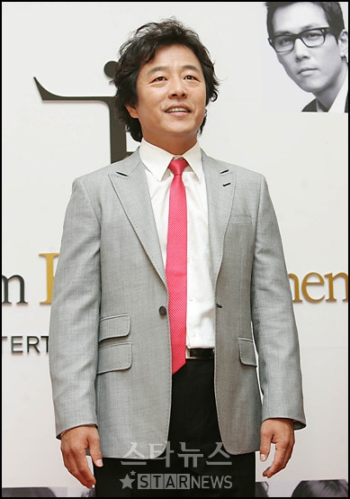 [포토]팬텀엔터 BI 선포식 참석한 이기영