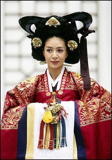 [포토]황후마마로 변신한 김혜리