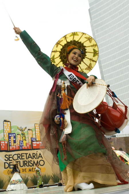 이하늬, 미스유니버스서 한복에 장구춤 선보여