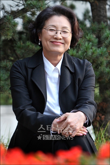 김민자 받은 사랑, 희망으로 돌려드리고 싶다(인터뷰)