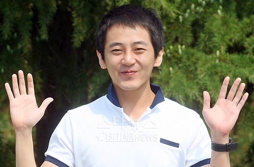 [★포토]제이윤, 밝은 미소로 입소