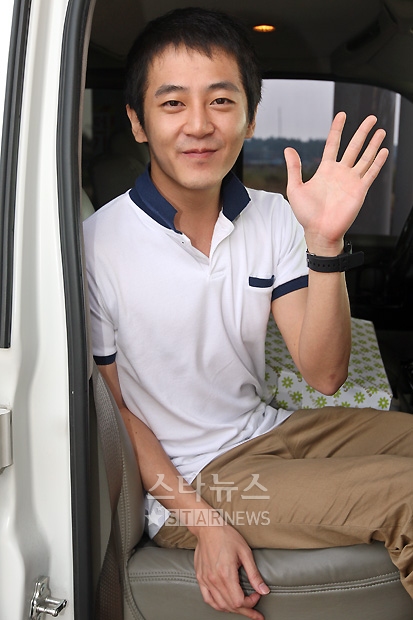 [★포토]제이윤, 훈련소로 가는 길