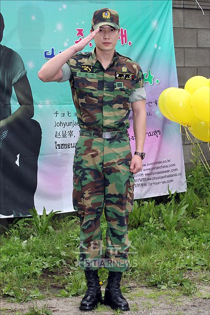 조현재 서동요팀 먹을 것 잔뜩 갖고 면회왔다