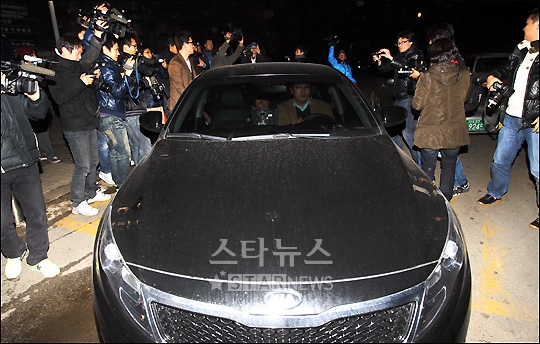 [포토]급하게 취재진 피해 귀가하는 MC몽