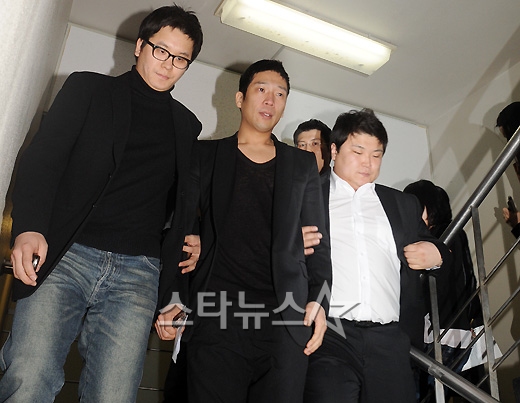 [포토]MC몽, 고의발치 혐의는 벗었지만...