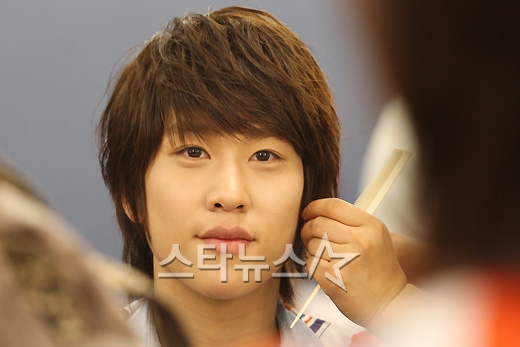 [★포토]현성, 머리 손질은 틈틈이! [보이프렌드 24시]