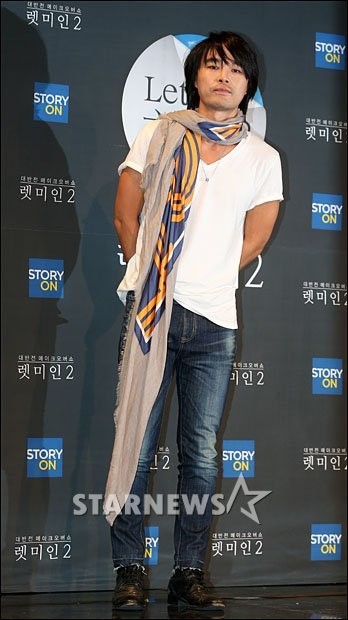 [★포토]태양 청바지에 티셔츠도 멋있죠?