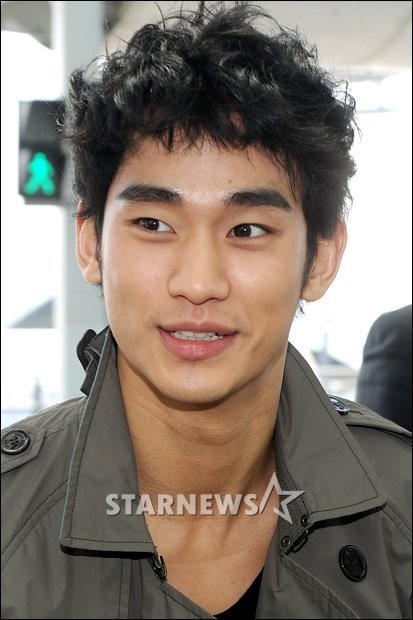 [★포토]김수현 파마머리도 잘 어울리네!