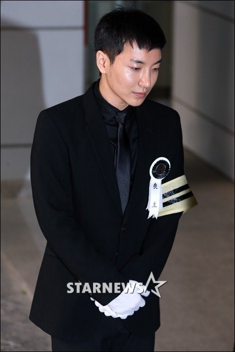 Article Leeteuk Grandparents·Father, The Deceased Family Sobbing in Article Leeteuk Grandparents·Father, The Deceased Family Sobbing in