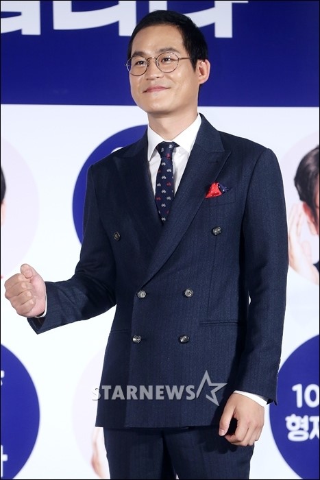 [★포토]김성균, 빨간 행거치프가 포인트!