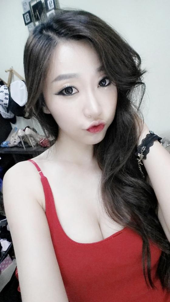 레이싱모델 오하루, 섹시 레드룩 화보 극강 볼륨감
