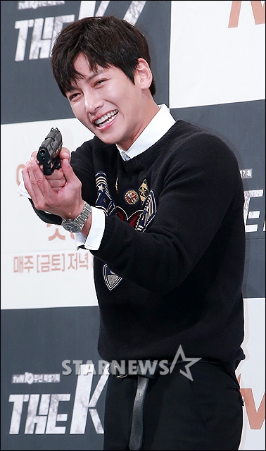 [★포토]지창욱, 귀여운 보디가드