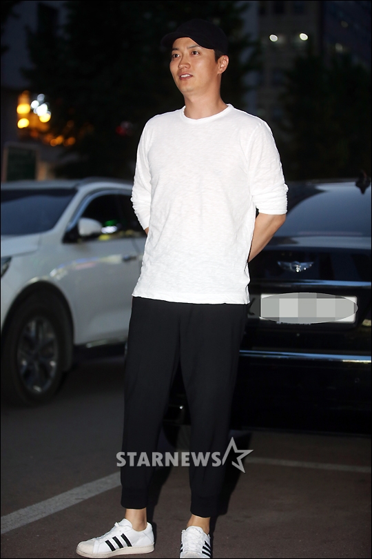 [★포토]인교진 동네 마실나온듯 편안한 패션