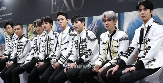 [★포토]질문 경청하는 엑소