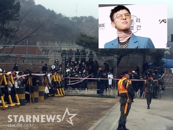 [★현장스케치]지드래곤 잘 다녀와요! 백골부대 앞 배웅 팬들 운집 