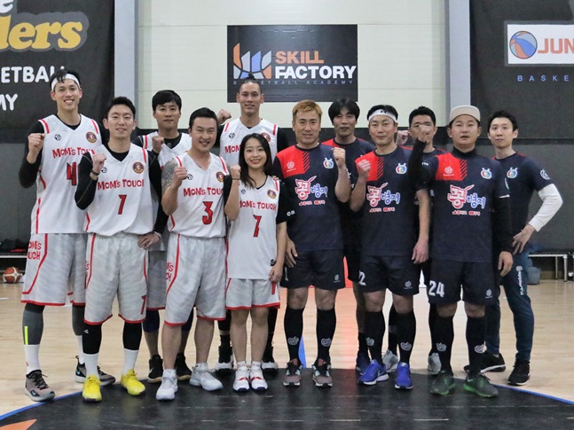 KBL 스타-2002 멤버, 농구+축구로 붙었다... 이색 대결 결과는?