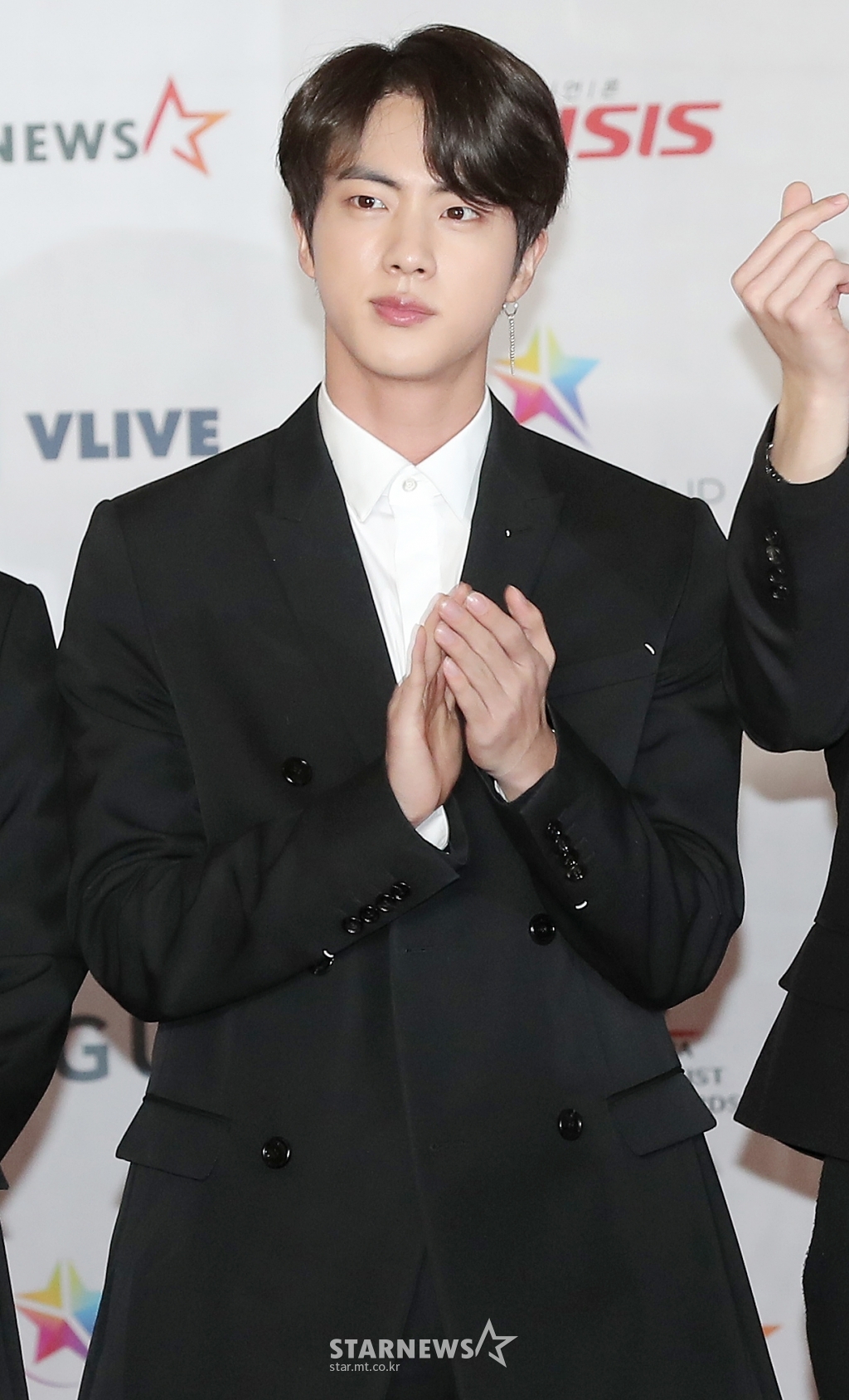 [★포토]진, 이 잘생김 박수