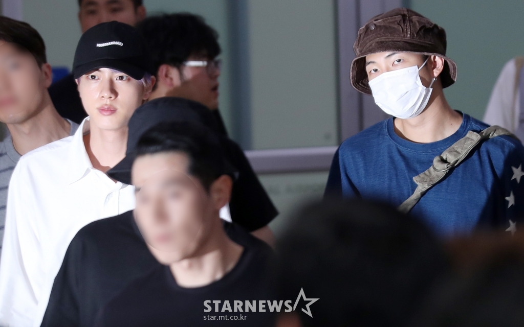 [★포토]진-RM 월드투어 마치고 입국