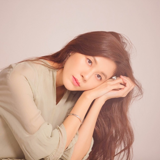 김하늘, 우아美 폭발 근황 공개..변함 없는 여신 미모