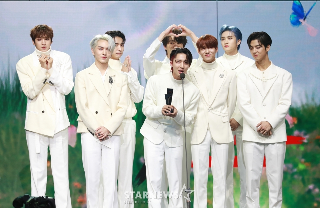 펜타곤 2020 AAA 아이콘상 받았어요[★포토]