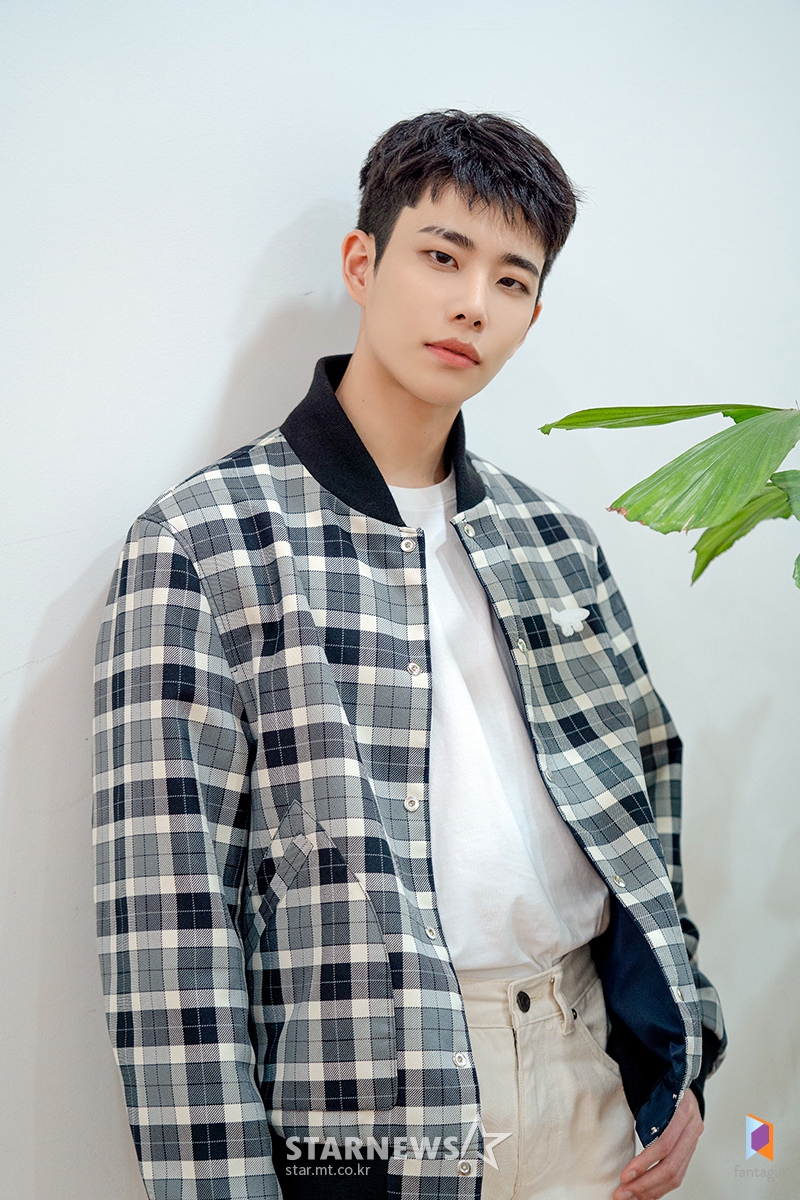 아스트로 엠제이 강렬한 눈빛[★포토]