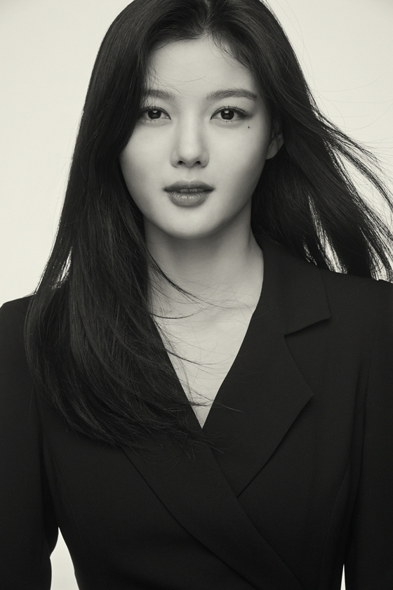 코리안 액터스 200 김유정, 흑백 뚫고 나온 고혹적 눈빛 [화보]