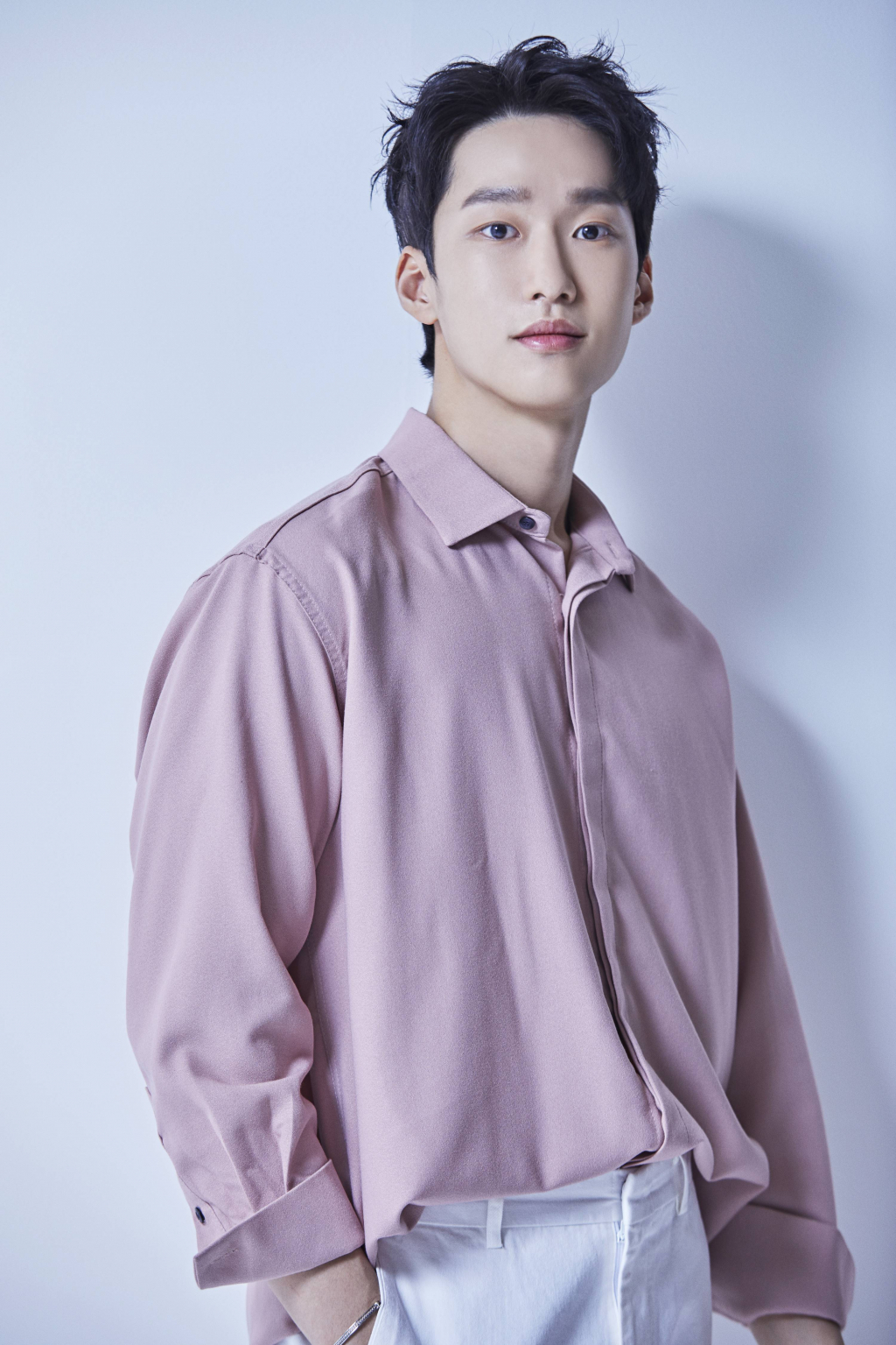 신인배우 이상준, 더블에이치티엔이 전속 계약 체결...SG워너비 김용준과 한솥밥 [공식]